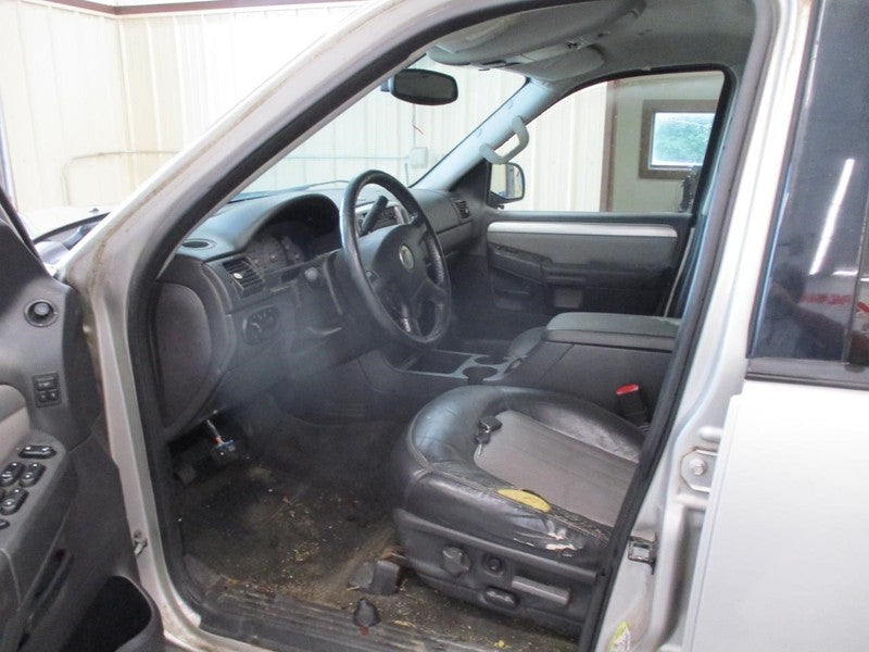 MOUNTNEER 2004 Seat Rear 2037703