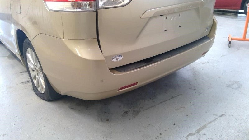 SIENNA    2011 Glove Box 1899396