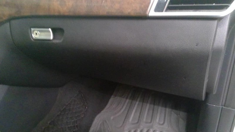 GLS450    2017 Glove Box 1971292